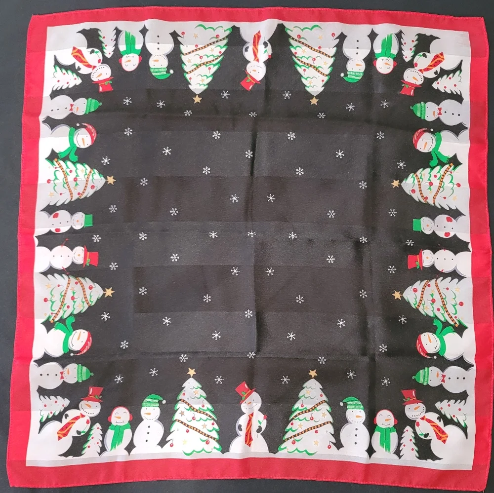 Snow family and trees decorated scarf - Picture 2 of 4